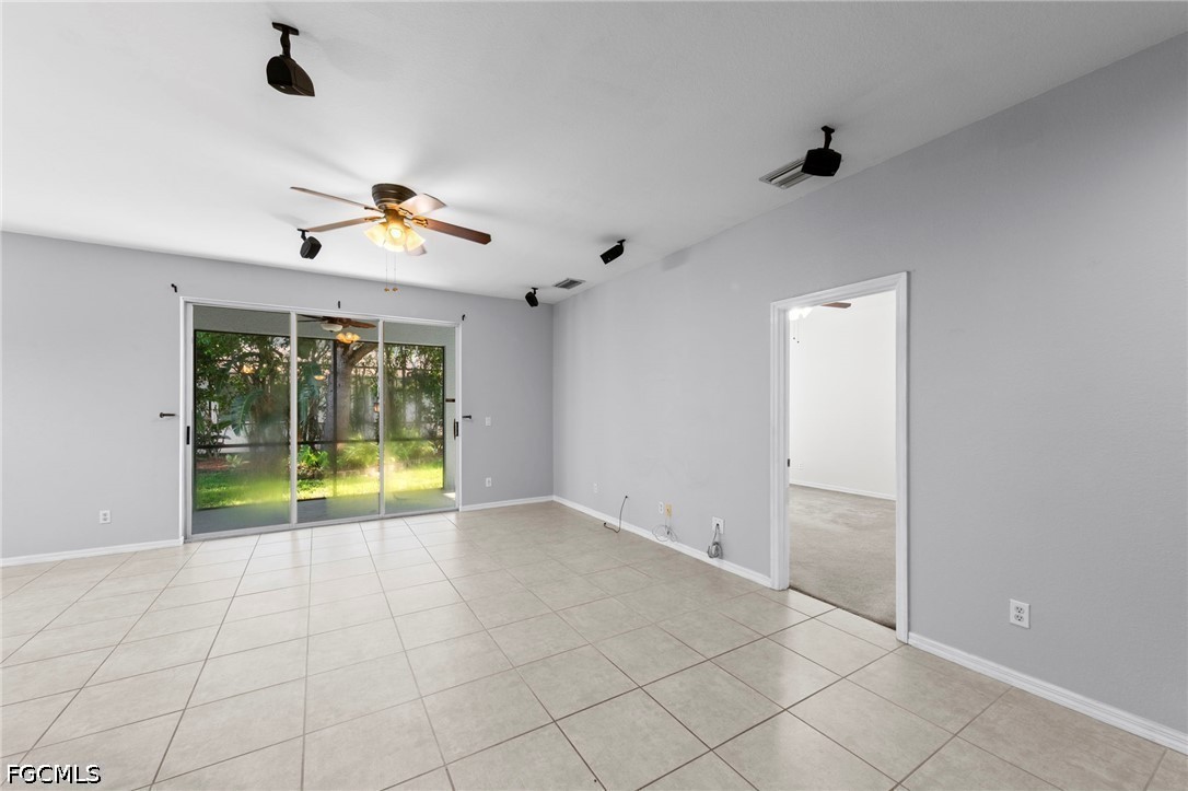 3 Bed SingleFamilyResidence for Sale in Cypress Cay, photo 9