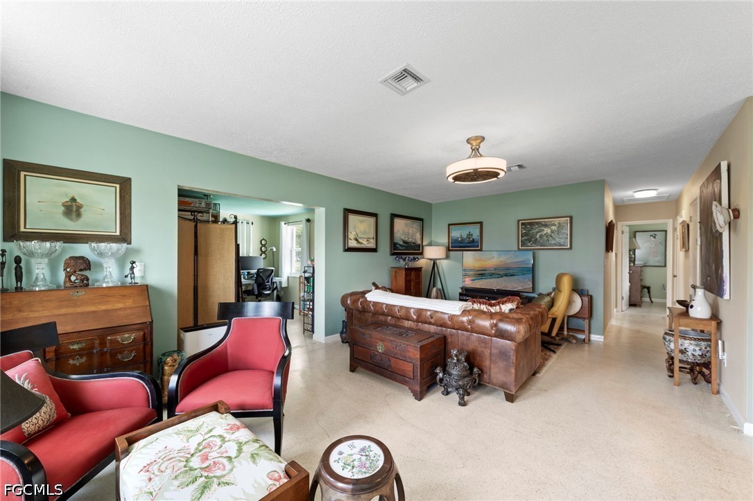 2 Bed SingleFamilyResidence for Sale in Wedgewood, photo 9