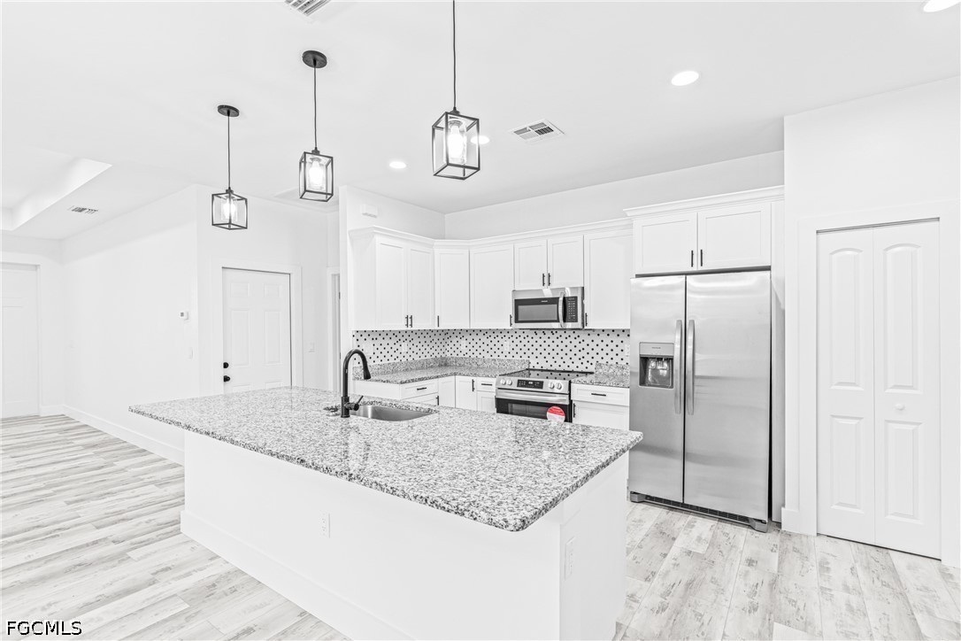3 Bed SingleFamilyResidence for Sale in Fort Myers, FL — photo 9