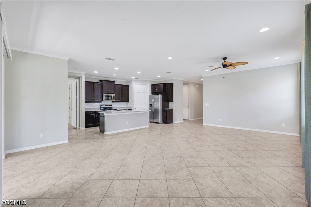 3 Bed SingleFamilyResidence for Sale in Sunset Pointe, FL — photo 9
