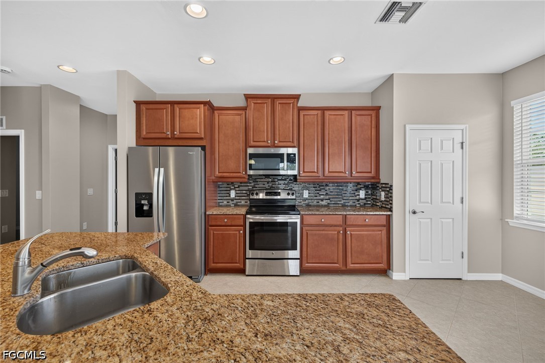 3 Bed Waterfront Home for Sale in Fort Myers, photo 9