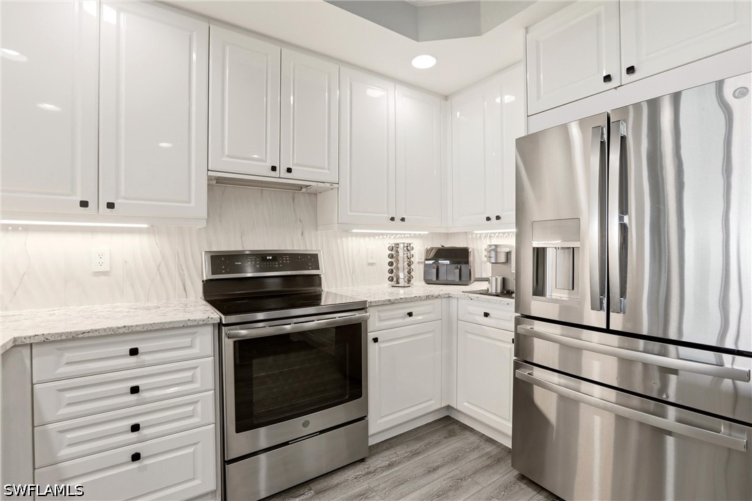 3 Bed Waterfront Home for Sale in Naples, FL, $1,075,000 — photo 9