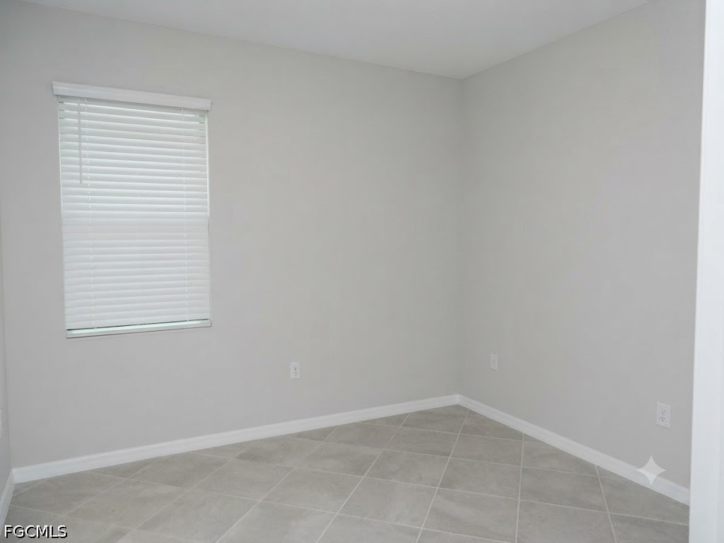 3 Bed SingleFamilyResidence for Sale in Portico, FL — photo 9