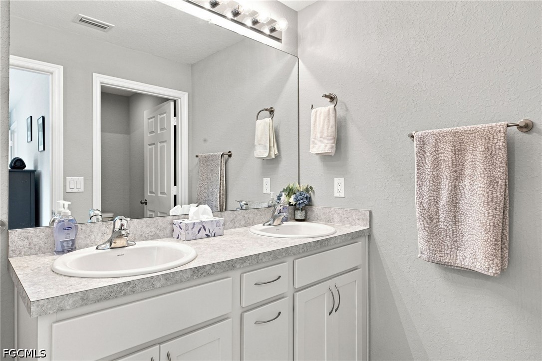 3 Bed SingleFamilyResidence for Sale in Cape Coral, FL — photo 9