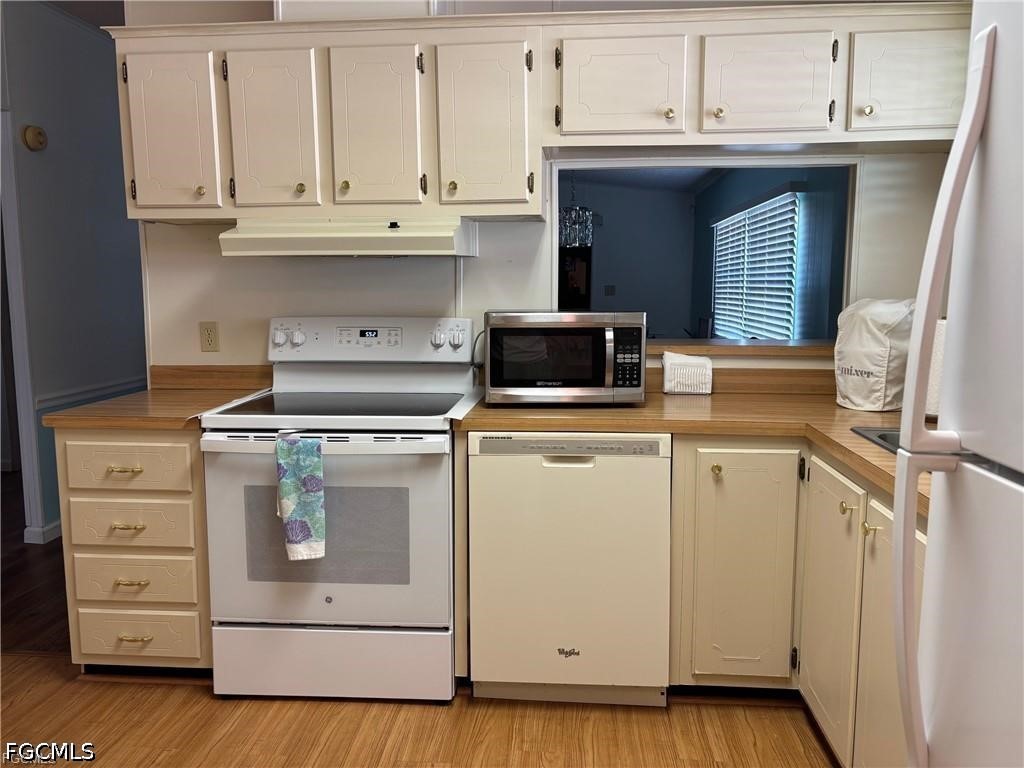 2 Bed ManufacturedHome for Sale in North Fort Myers, FL — photo 9