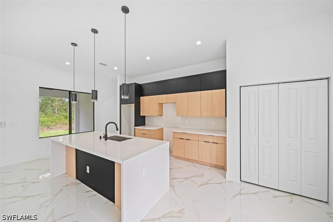 4 Bed SingleFamilyResidence for Sale in 900 Building, FL — photo 9
