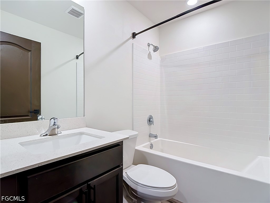 3 Bed SingleFamilyResidence for Sale in Mirror Lakes, FL — photo 9