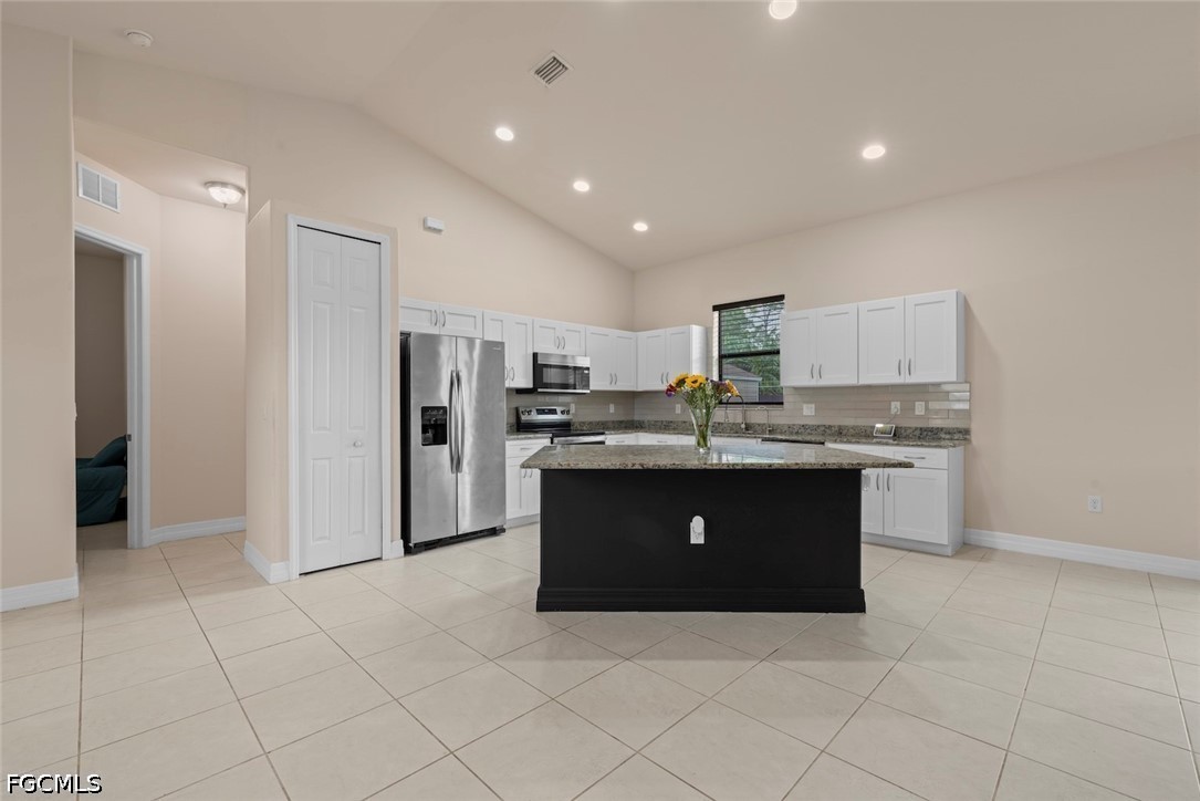 4 Bed SingleFamilyResidence for Sale in Lehigh Acres, photo 9