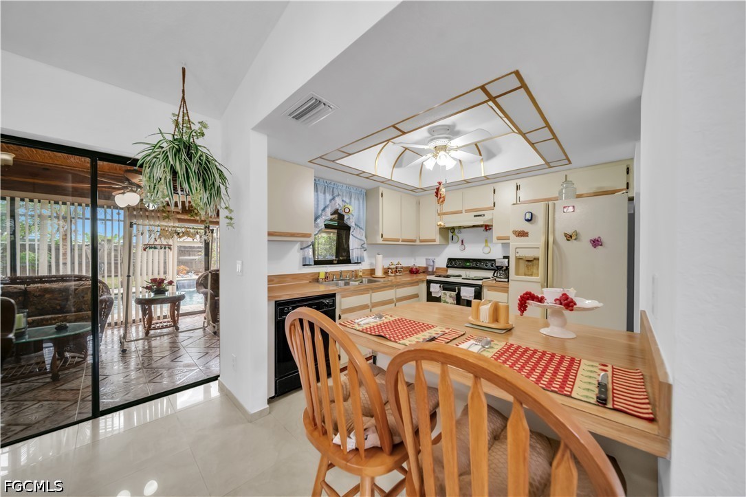 3 Bed Pool Home for Sale in Cape Coral, photo 9