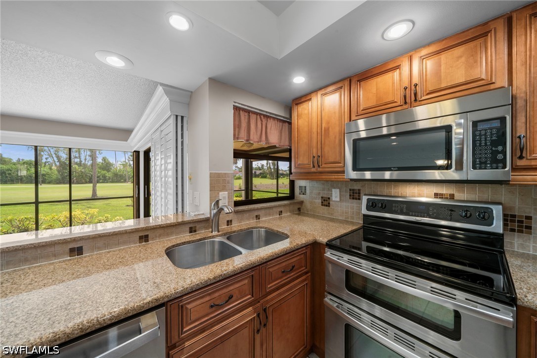 3 Bed Condominium for Sale in Fairways, FL, $250,000 — photo 9