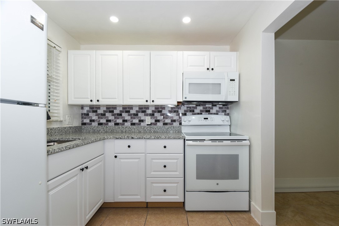 1 Bed Condominium for Sale in Naples, FL, $230,000 — photo 9