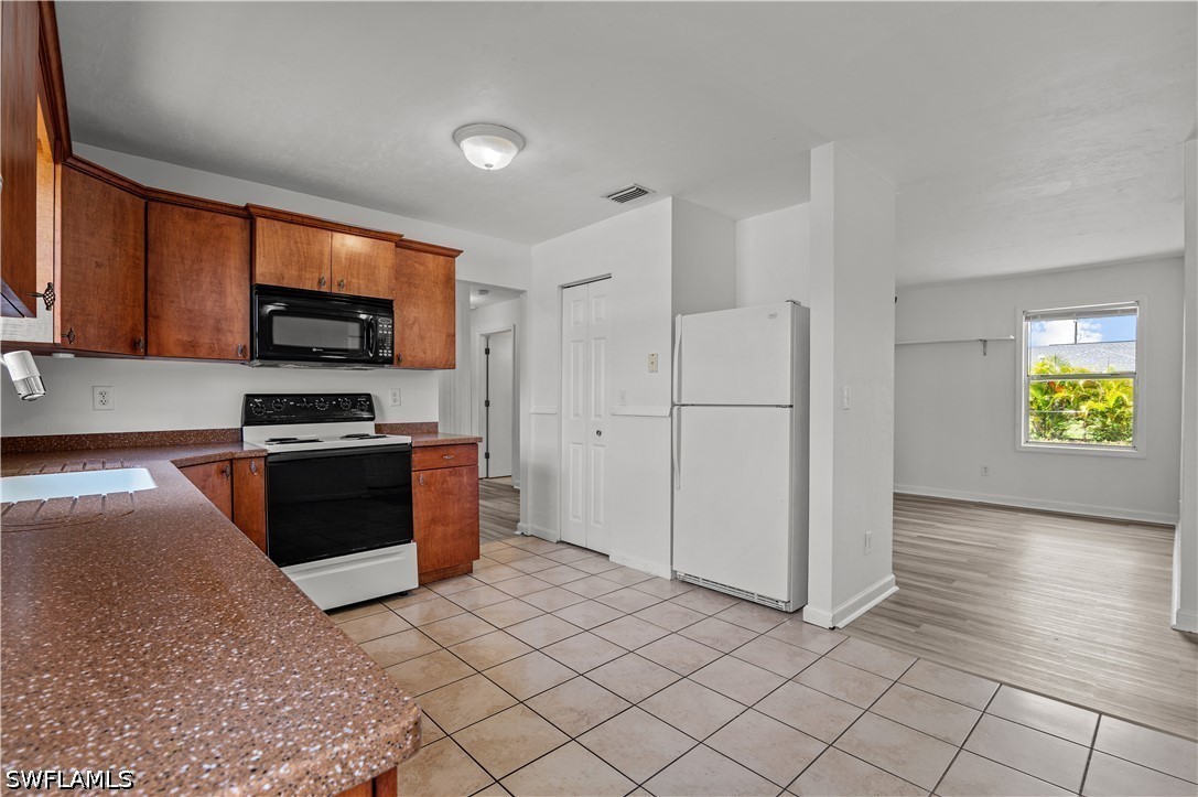 4 Bed SingleFamilyResidence for Sale in Cape Coral, FL — photo 9