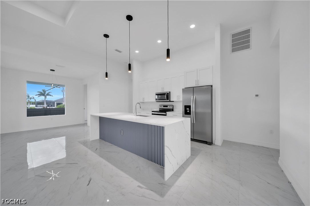 3 Bed Pool Home for Sale in Cape Coral, photo 9