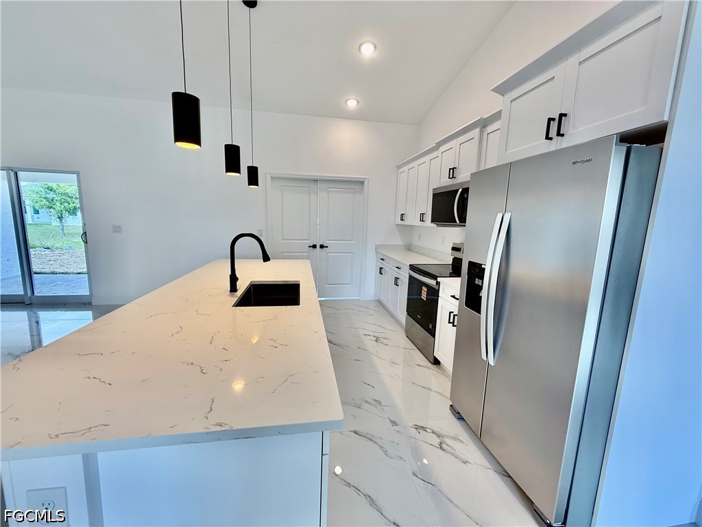 3 Bed SingleFamilyResidence for Sale in Lehigh Acres, photo 9
