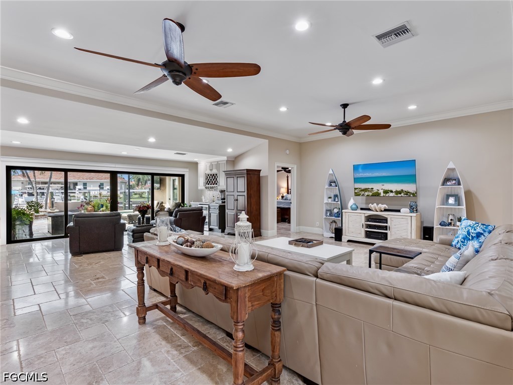3 Bed Pool Home for Sale in Palm Acres, photo 9