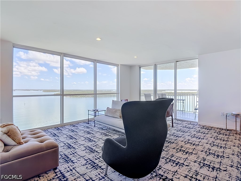 1 Bed Waterfront Home for Sale in Fort Myers Beach, photo 9