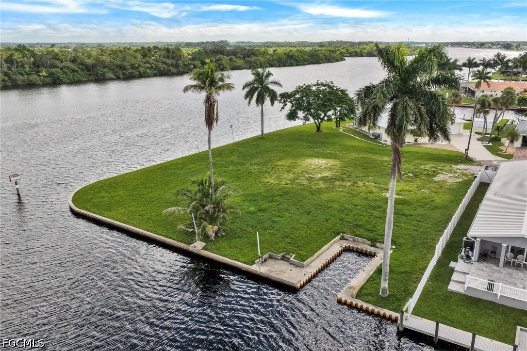 Waterfront Home for Sale in Fort Myers Shores, photo 9