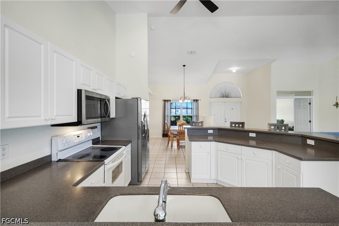 3 Bed Pool Home for Sale in Cape Coral, photo 9