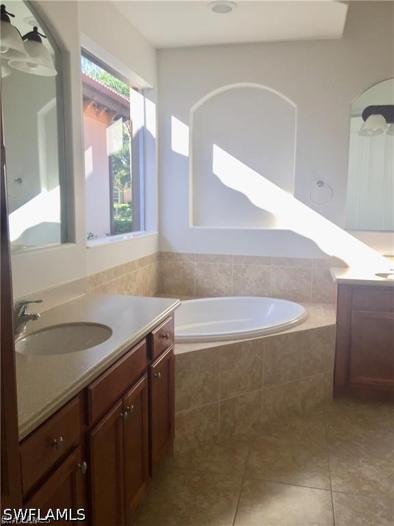 3 Bed SingleFamilyResidence for Sale in Naples, photo 9