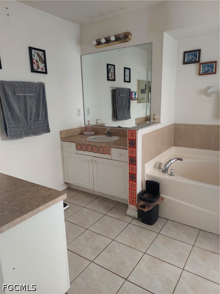 3 Bed SingleFamilyResidence for Sale in Cape Coral, photo 9