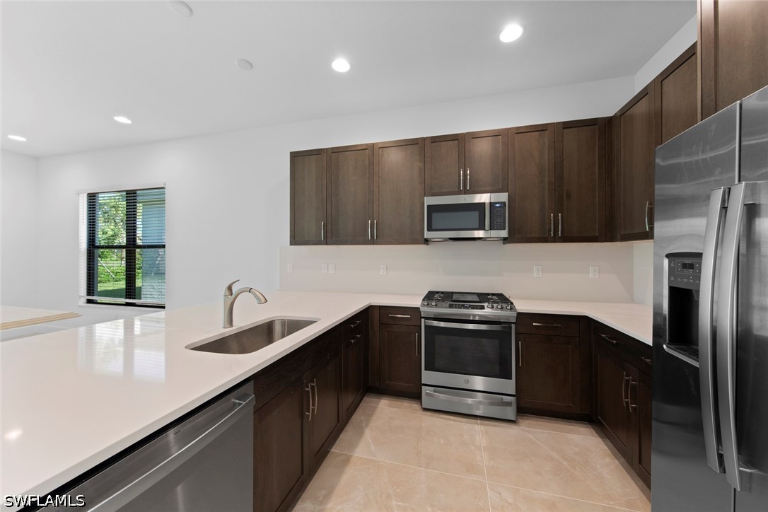 3 Bed SingleFamilyResidence for Sale in Estero, photo 9