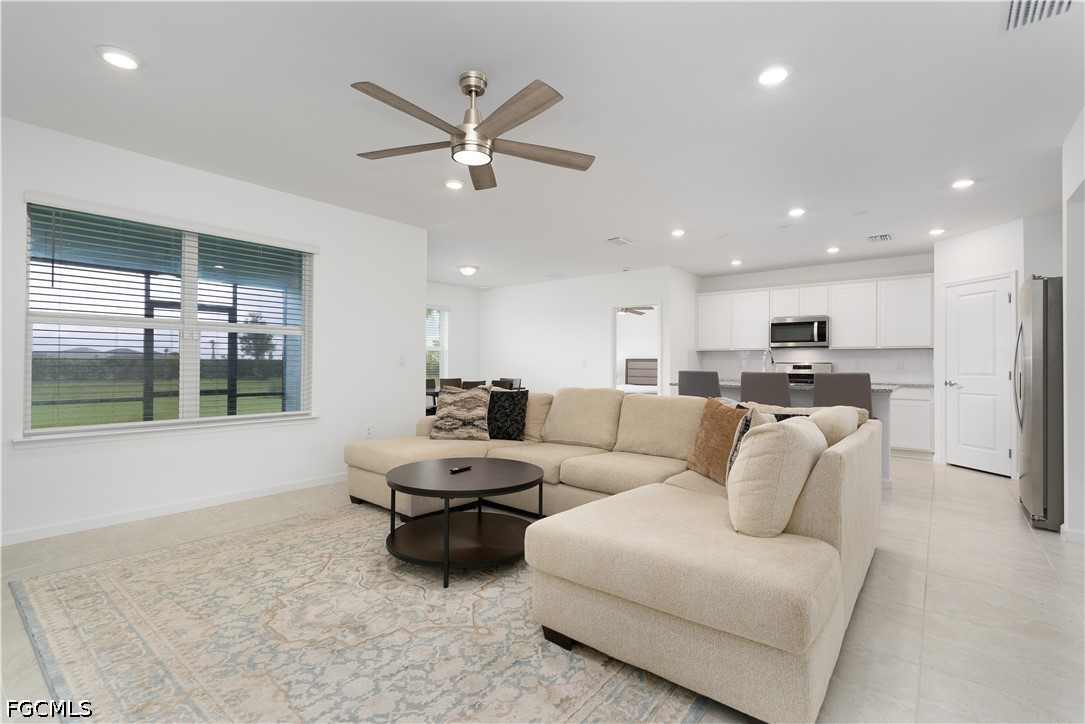 3 Bed SingleFamilyResidence for Sale in Northridge, photo 9