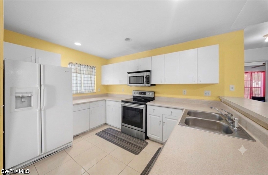 3 Bed SingleFamilyResidence for Sale in Mirror Lakes, photo 9
