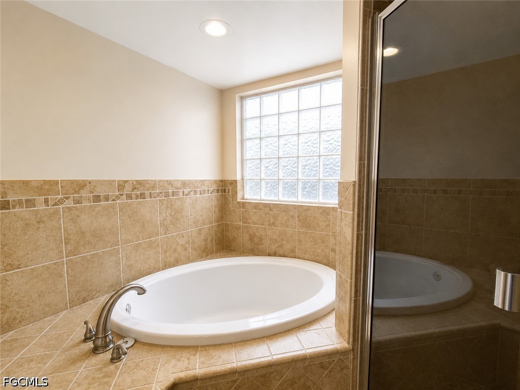 3 Bed Waterfront Home for Sale in Cape Coral, photo 9