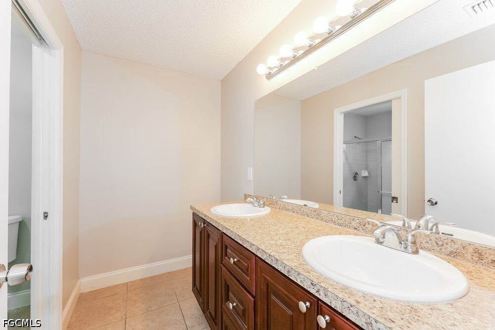 3 Bed SingleFamilyResidence for Sale in West Palm Beach, photo 9