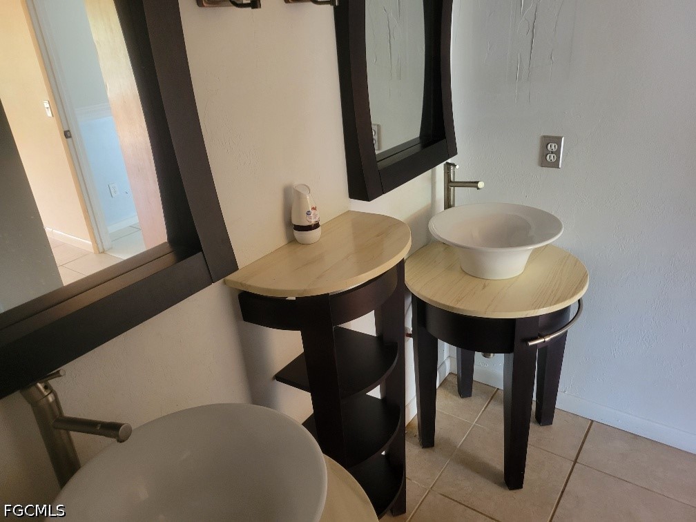 3 Bed Pool Home for Sale in Cape Coral, photo 9