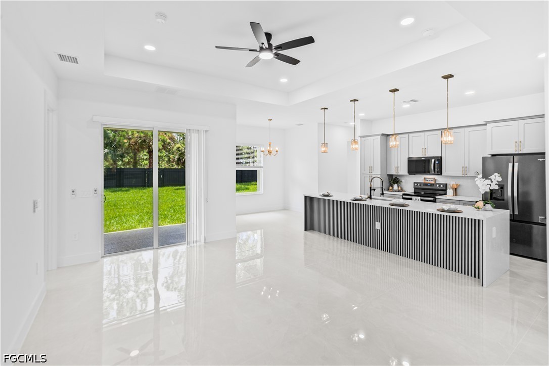 4 Bed SingleFamilyResidence for Sale in Lehigh Acres, photo 9