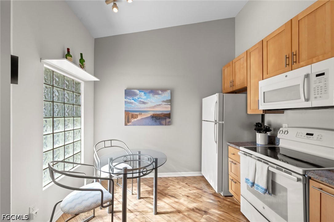 2 Bed Waterfront Home for Sale in Summerwind, photo 9