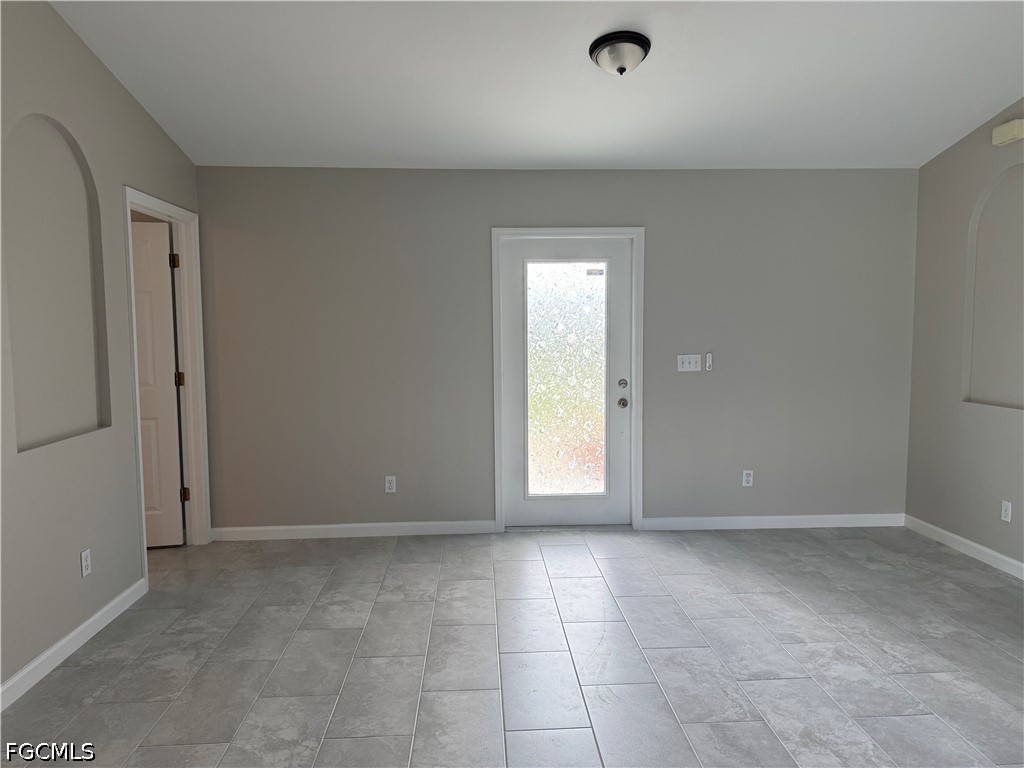 3 Bed SingleFamilyResidence for Sale in Cape Coral, photo 9