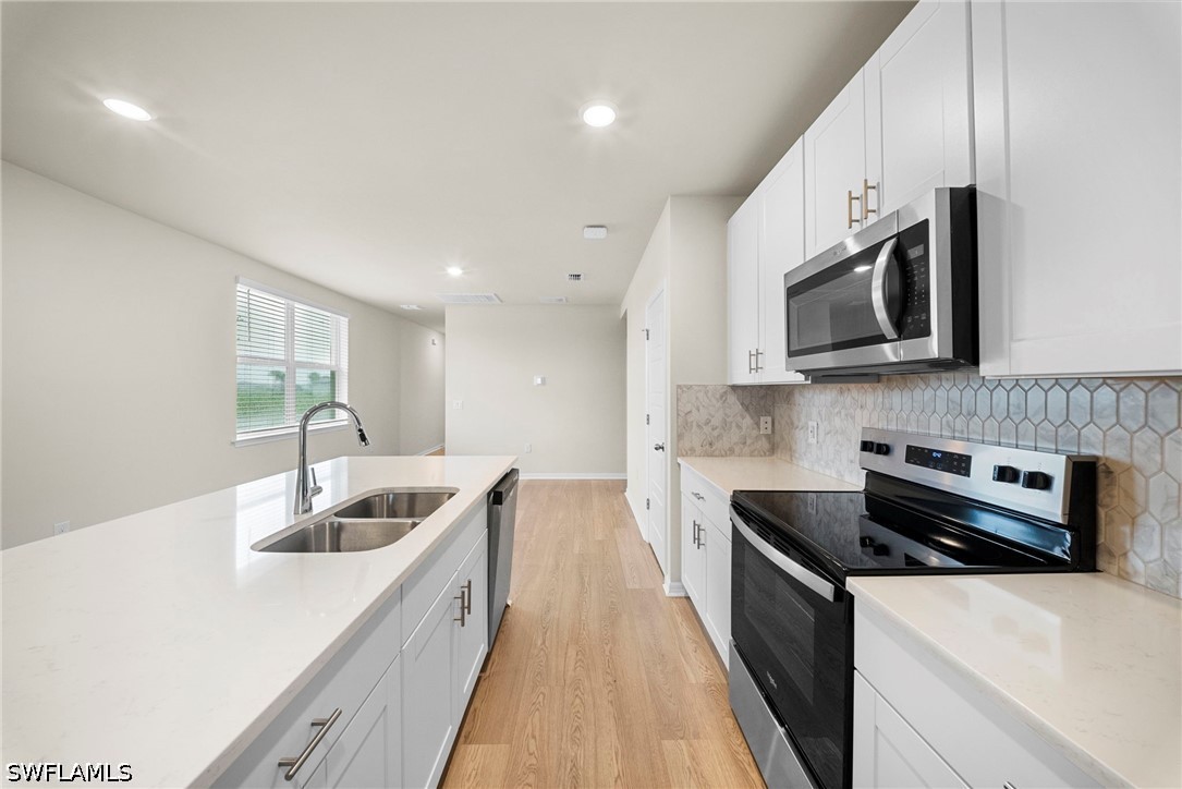 3 Bed SingleFamilyResidence for Sale in Crescent Lakes, photo 9