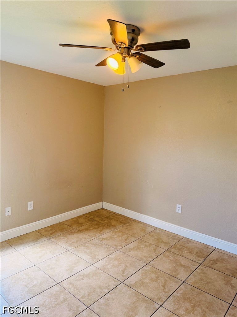 3 Bed SingleFamilyResidence for Sale in Lehigh Acres, photo 9