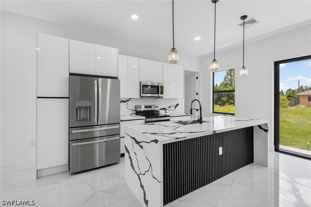 3 Bed SingleFamilyResidence for Sale in Lehigh Acres, photo 9