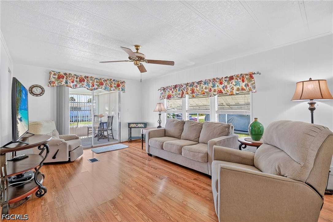 2 Bed ManufacturedHome for Sale in North Fort Myers, photo 9