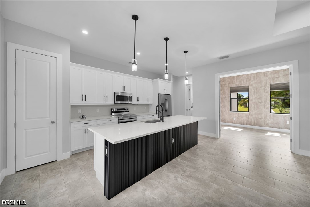 3 Bed SingleFamilyResidence for Sale in Lehigh Acres, photo 9