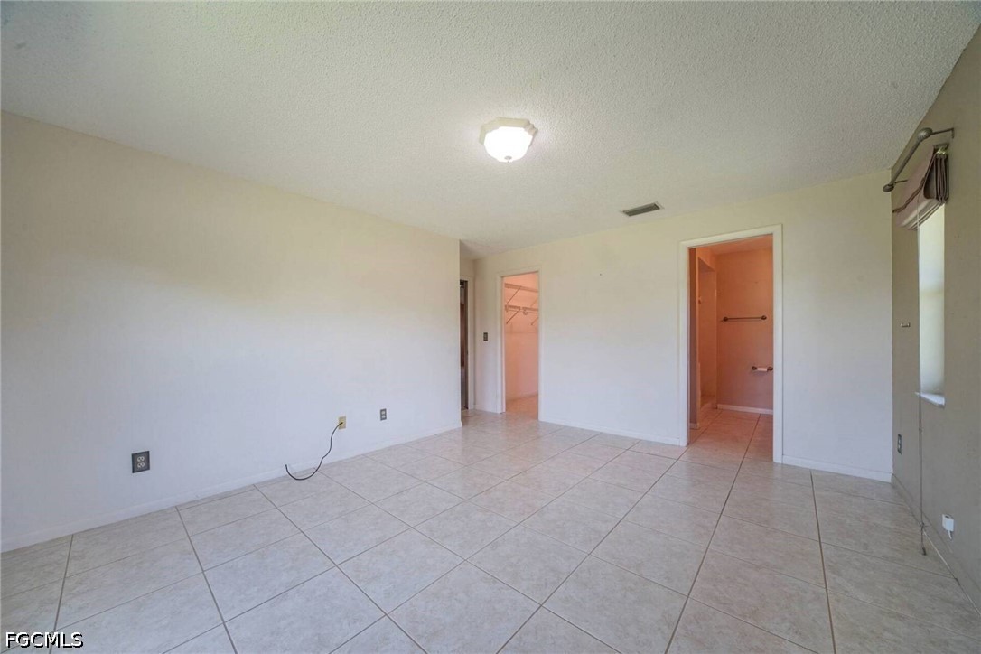 3 Bed SingleFamilyResidence for Sale in Cape Coral, photo 9