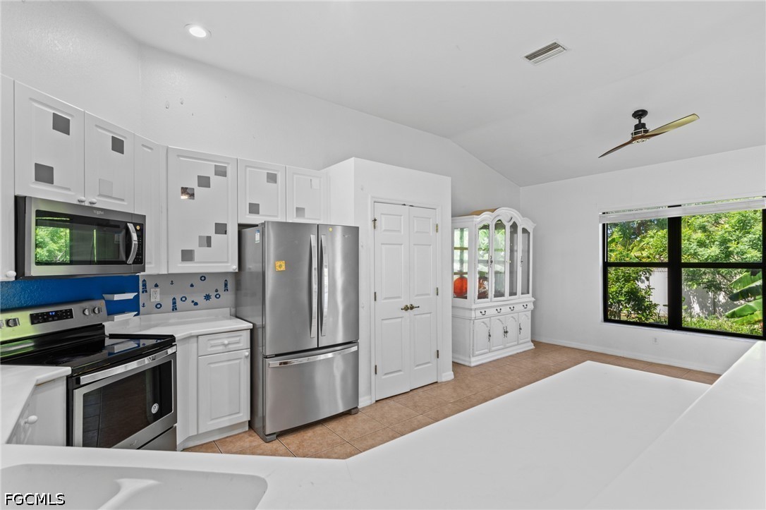 3 Bed SingleFamilyResidence for Sale in Cape Coral, photo 9