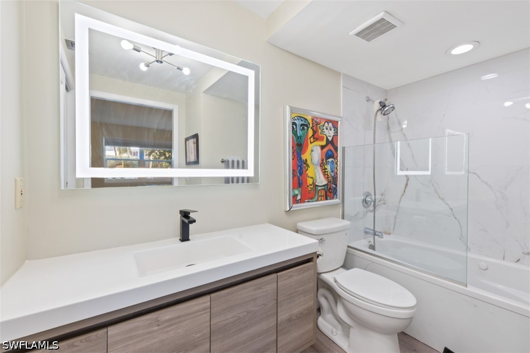2 Bed Pool Home for Sale in Town Manor, photo 9