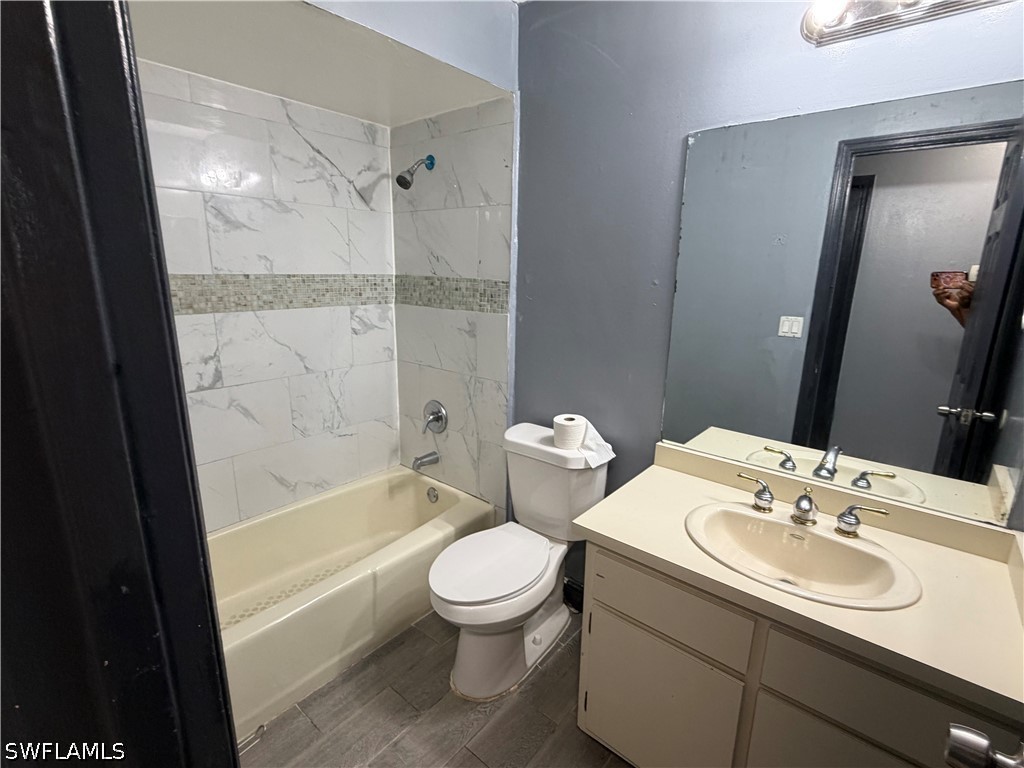 3 Bed SingleFamilyResidence for Sale in Lehigh Acres, photo 9