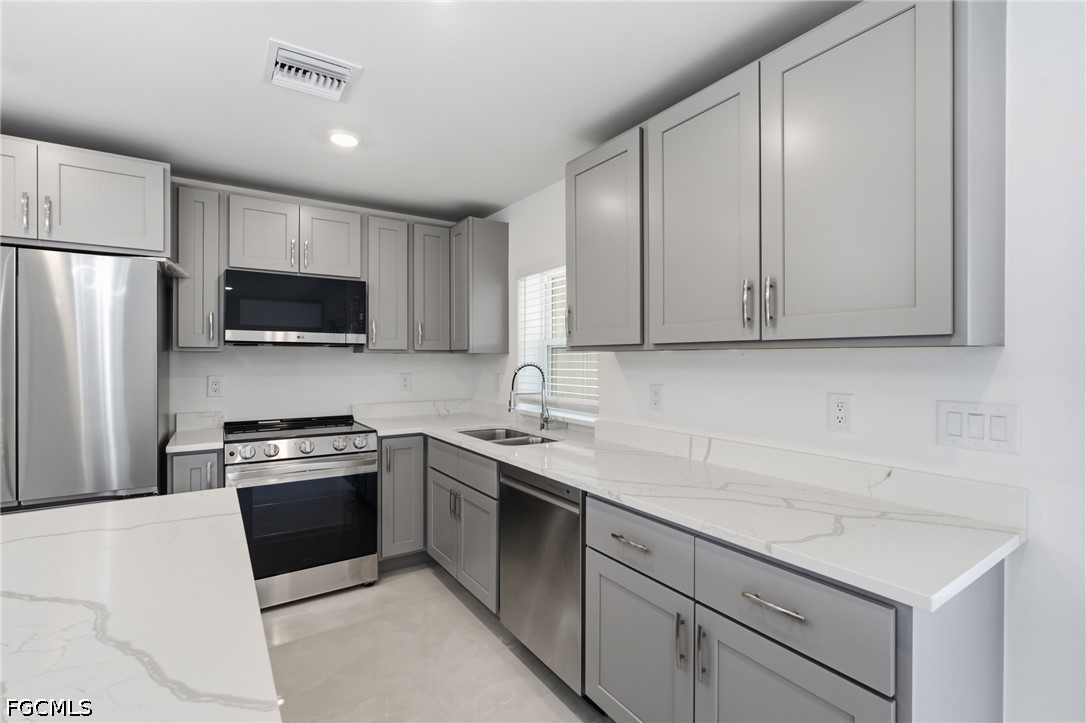 3 Bed SingleFamilyResidence for Sale in Lehigh Acres, photo 9