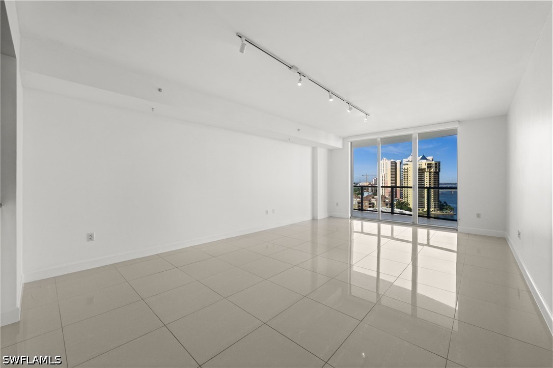 2 Bed Waterfront Home for Sale in Oasis, photo 9