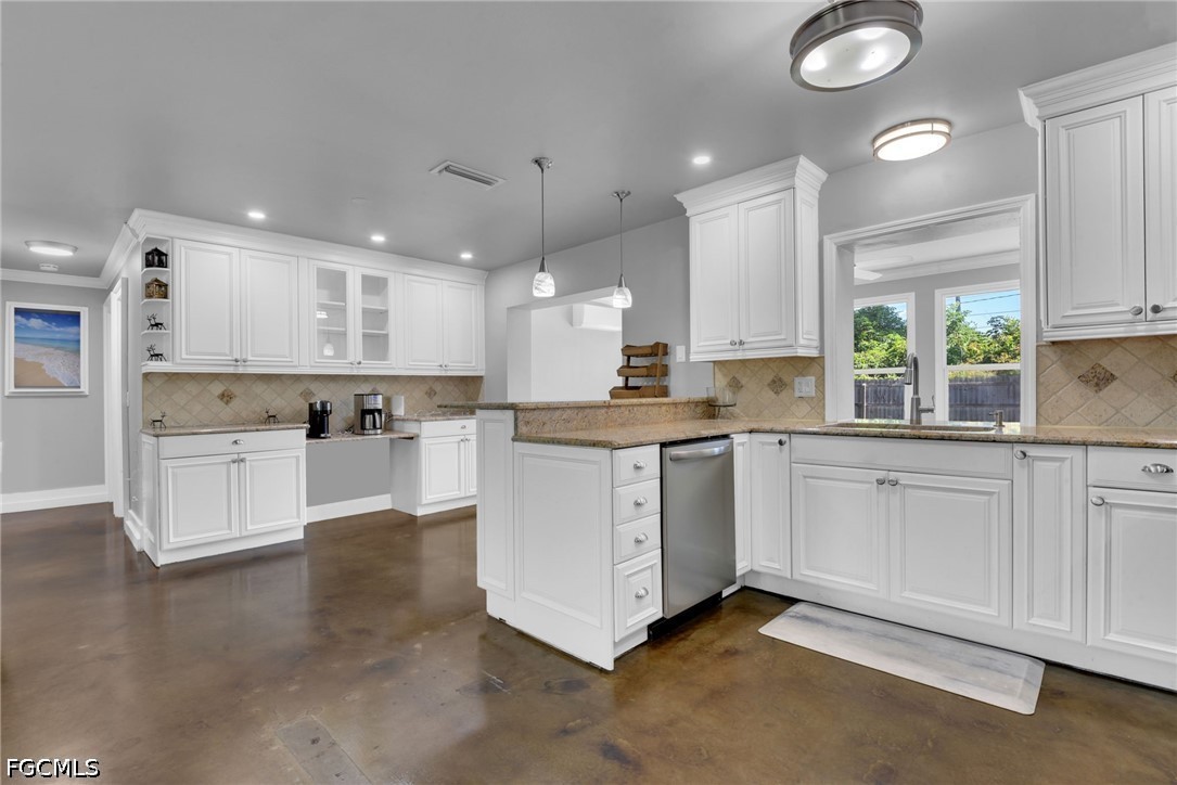 3 Bed Pool Home for Sale in Fort Myers Villas, photo 9
