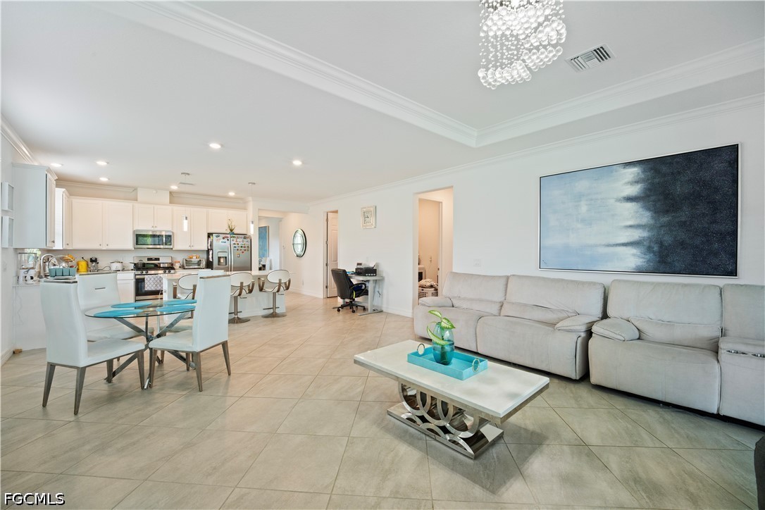 5 Bed SingleFamilyResidence for Sale in Lake Timber, photo 9