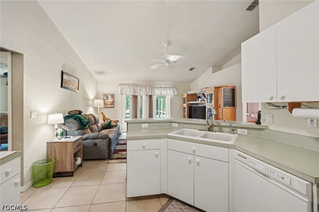 3 Bed Pool Home for Sale in Cape Coral, photo 9