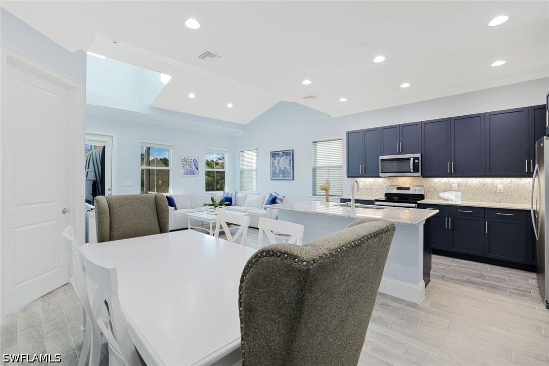 2 Bed Attached for Sale in Naples, photo 9