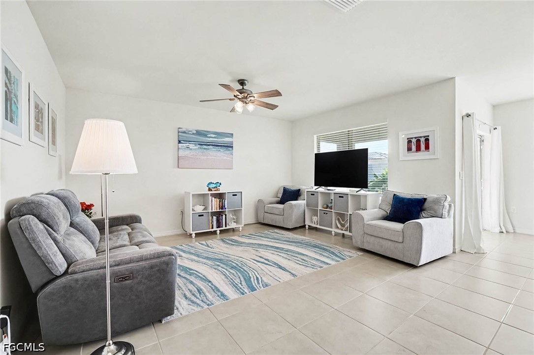 3 Bed SingleFamilyResidence for Sale in Cape Coral, photo 9