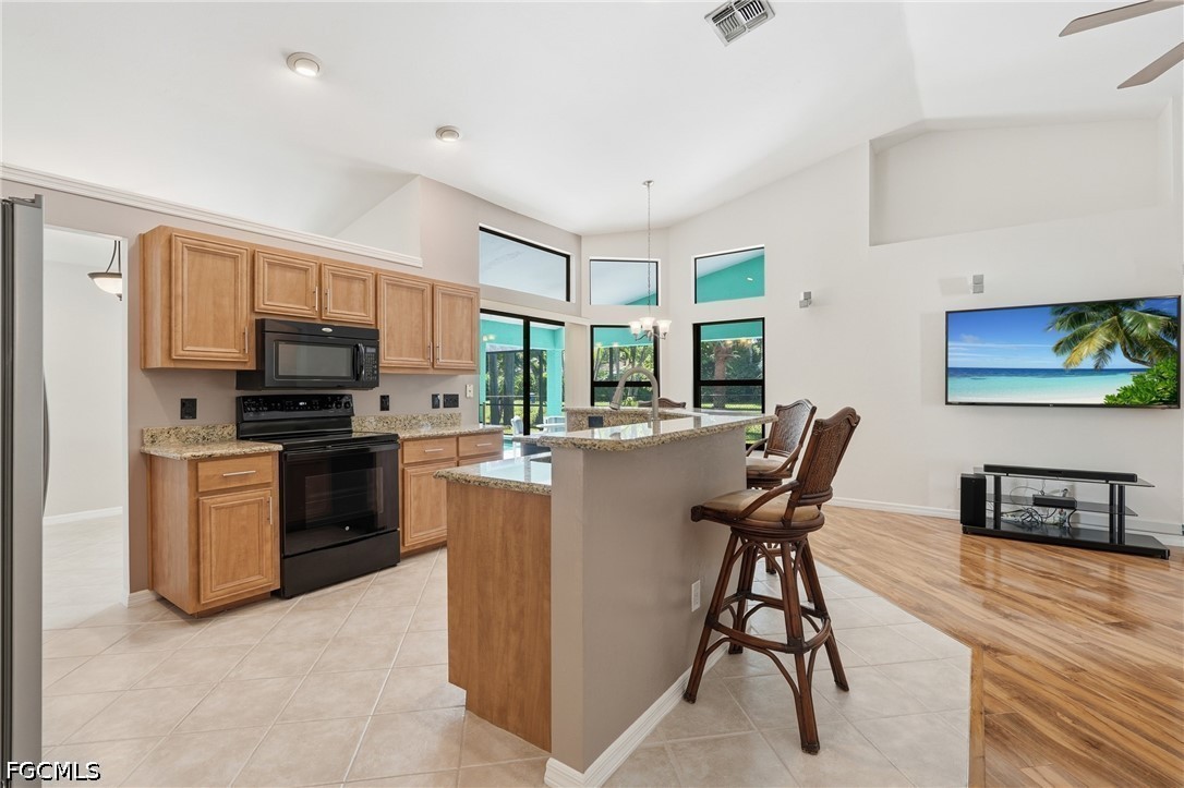 3 Bed Pool Home for Sale in Palmlee Park, photo 9